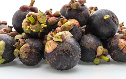 fresh-mangosteen-white
