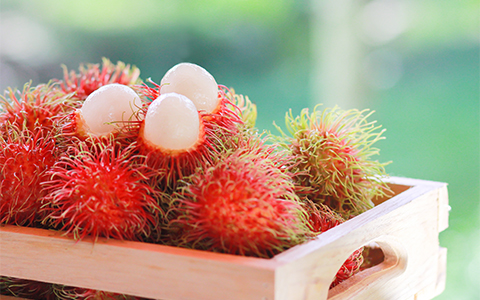 fresh-rambutan-wooden-box